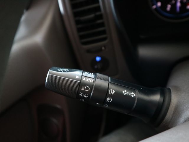 里程履約保證僅跑2萬 雙廂自排 上坡起步輔助 前後行車紀錄器 倒車顯影 冷暖空調 音響主機 自動感光頭燈 原廠保養 皮椅  第11張相片