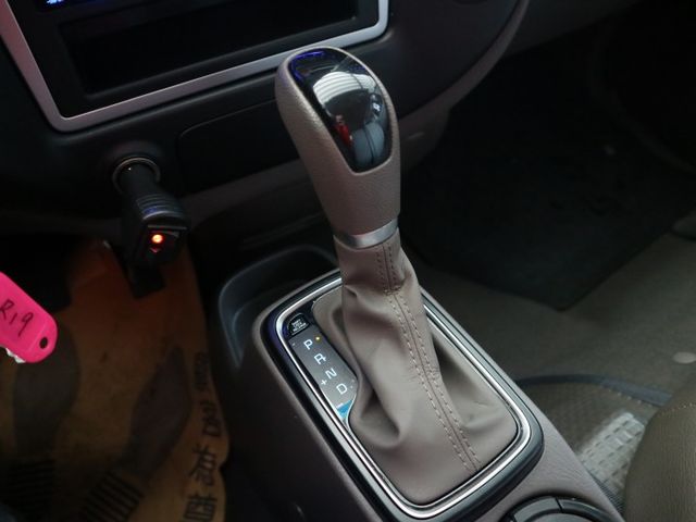 里程履約保證僅跑2萬 雙廂自排 上坡起步輔助 前後行車紀錄器 倒車顯影 冷暖空調 音響主機 自動感光頭燈 原廠保養 皮椅  第14張相片