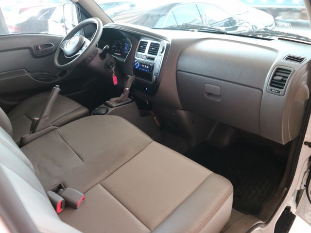 里程履約保證僅跑2萬 雙廂自排 上坡起步輔助 前後行車紀錄器 倒車顯影 冷暖空調 音響主機 自動感光頭燈 原廠保養 皮椅  第17張相片