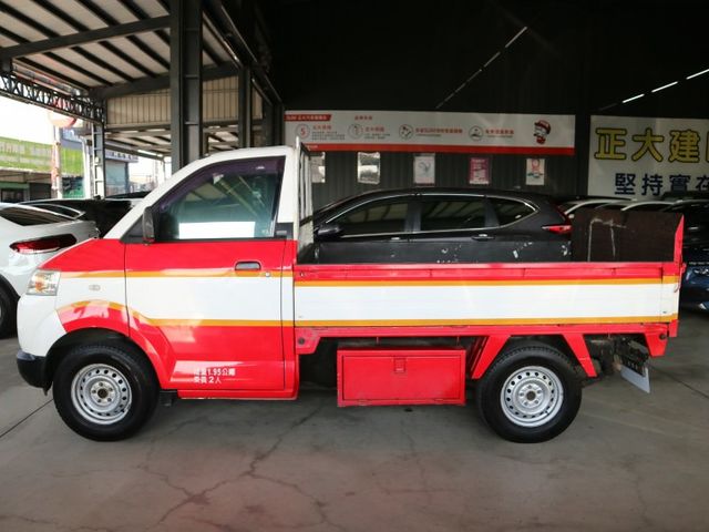 里程履約保證 升降尾門 衛星導航 倒車顯影 行車紀錄器 電動窗 冷暖空調 藍芽通訊 皮椅 賺錢/載貨最佳好夥伴 絕佳車況  第3張相片