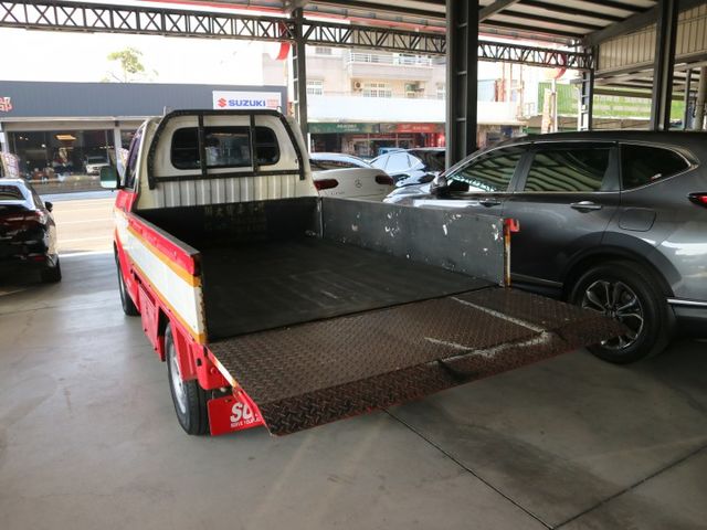 里程履約保證 升降尾門 衛星導航 倒車顯影 行車紀錄器 電動窗 冷暖空調 藍芽通訊 皮椅 賺錢/載貨最佳好夥伴 絕佳車況  第7張相片