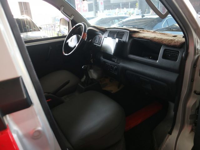 里程履約保證 升降尾門 衛星導航 倒車顯影 行車紀錄器 電動窗 冷暖空調 藍芽通訊 皮椅 賺錢/載貨最佳好夥伴 絕佳車況  第10張相片