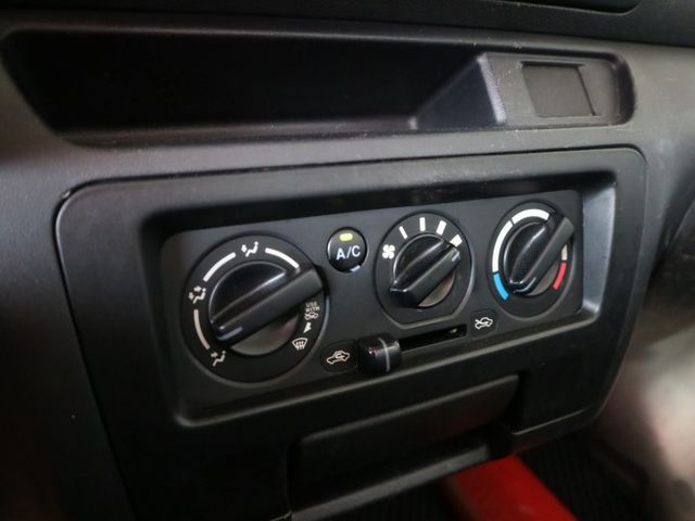 里程履約保證 升降尾門 衛星導航 倒車顯影 行車紀錄器 電動窗 冷暖空調 藍芽通訊 皮椅 賺錢/載貨最佳好夥伴 絕佳車況  第16張相片