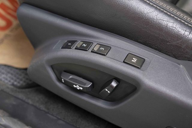 V60 D3旗艦版 電動天窗 ACC跟車 盲點偵測 車道偏移 電動座椅 HID頭燈 衛星導航 僅跑9萬 原廠保養  第18張相片