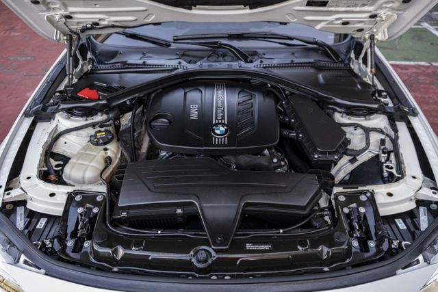 2015年318D 外觀靚麗 倒車顯像 HID頭燈 8速手自排 衛星導航 電動椅 I-KEY 不用殺價就很便宜  第5張相片