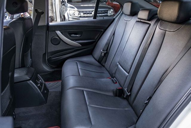 2015年318D 外觀靚麗 倒車顯像 HID頭燈 8速手自排 衛星導航 電動椅 I-KEY 不用殺價就很便宜  第8張相片