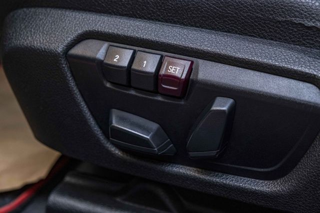 2015年318D 外觀靚麗 倒車顯像 HID頭燈 8速手自排 衛星導航 電動椅 I-KEY 不用殺價就很便宜  第11張相片