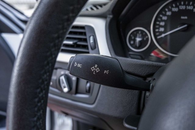 2015年318D 外觀靚麗 倒車顯像 HID頭燈 8速手自排 衛星導航 電動椅 I-KEY 不用殺價就很便宜  第12張相片