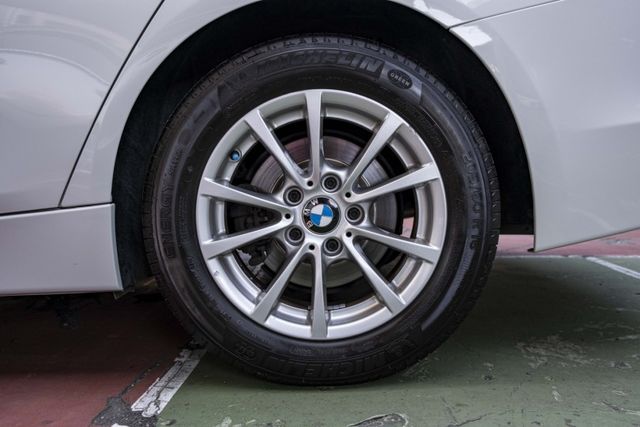 2015年318D 外觀靚麗 倒車顯像 HID頭燈 8速手自排 衛星導航 電動椅 I-KEY 不用殺價就很便宜  第20張相片