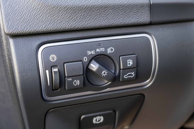 2017年 V60 D4安全旗艦版 天窗 都會安全防護 升級安卓影音 電動椅 HID頭燈 ACC跟車 僅跑9萬多公里  第12張相片