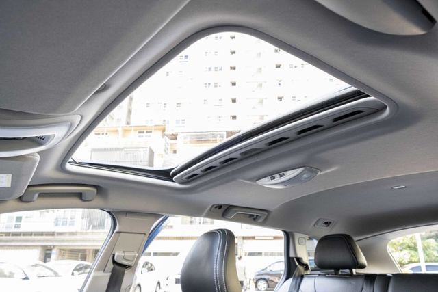 2017年 V60 D4安全旗艦版 天窗 都會安全防護 升級安卓影音 電動椅 HID頭燈 ACC跟車 僅跑9萬多公里  第16張相片