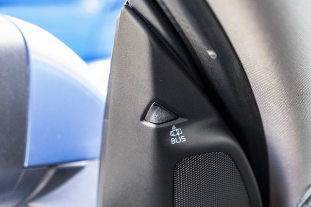 2017年 V60 D4安全旗艦版 天窗 都會安全防護 升級安卓影音 電動椅 HID頭燈 ACC跟車 僅跑9萬多公里  第17張相片