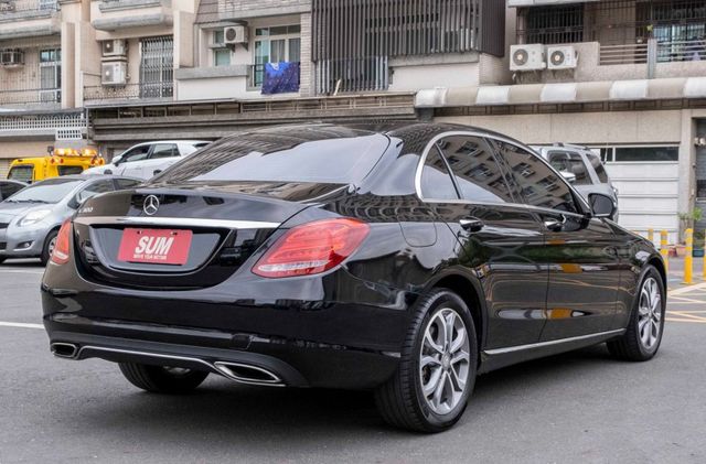 2015年 C300認證車 精品外匯 西裝暴徒 LED頭燈 柏林之音 摸門 雙電動記憶椅 換檔撥片 僅跑11萬多公里  第4張相片