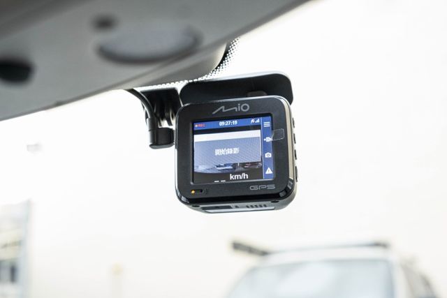 2015年 C300認證車 精品外匯 西裝暴徒 LED頭燈 柏林之音 摸門 雙電動記憶椅 換檔撥片 僅跑11萬多公里  第19張相片