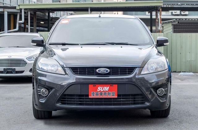 2011年式FOCUS五門柴油運動時尚版 小車好操控 4氣囊 跑車化座椅 定速 類ST鋁圈 四幅方向盤  第2張相片