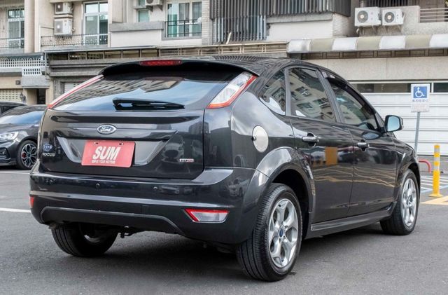 2011年式FOCUS五門柴油運動時尚版 小車好操控 4氣囊 跑車化座椅 定速 類ST鋁圈 四幅方向盤  第4張相片