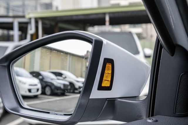 菁英版 TSi 外觀優雅 歐係操控  盲點 9氣囊 ACC跟車 感應尾門 LED頭燈 僅跑1萬多 原廠保固中  第20張相片