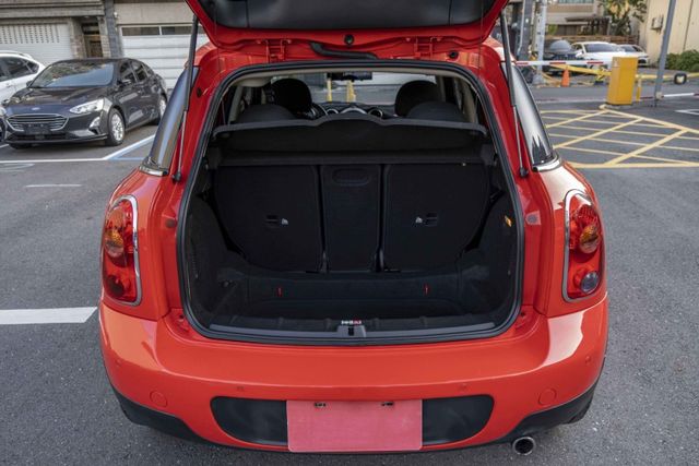 Mini Countryman One版 可愛外形 總代理  HID頭燈 6氣囊 電子後視鏡 倒車顯示 僅跑11萬公里  第5張相片