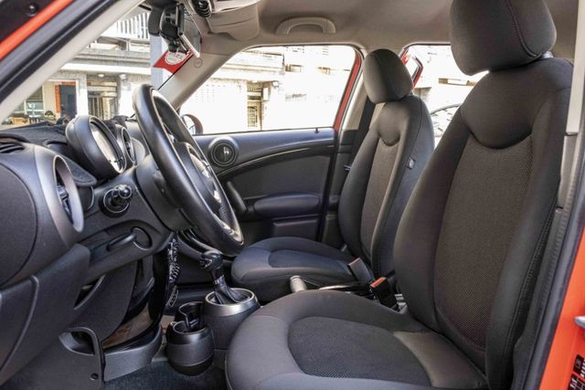 Mini Countryman One版 可愛外形 總代理  HID頭燈 6氣囊 電子後視鏡 倒車顯示 僅跑11萬公里  第8張相片
