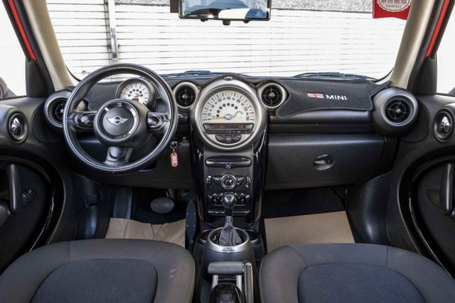 Mini Countryman One版 可愛外形 總代理  HID頭燈 6氣囊 電子後視鏡 倒車顯示 僅跑11萬公里  第12張相片