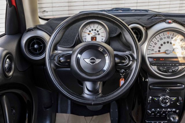 Mini Countryman One版 可愛外形 總代理  HID頭燈 6氣囊 電子後視鏡 倒車顯示 僅跑11萬公里  第13張相片