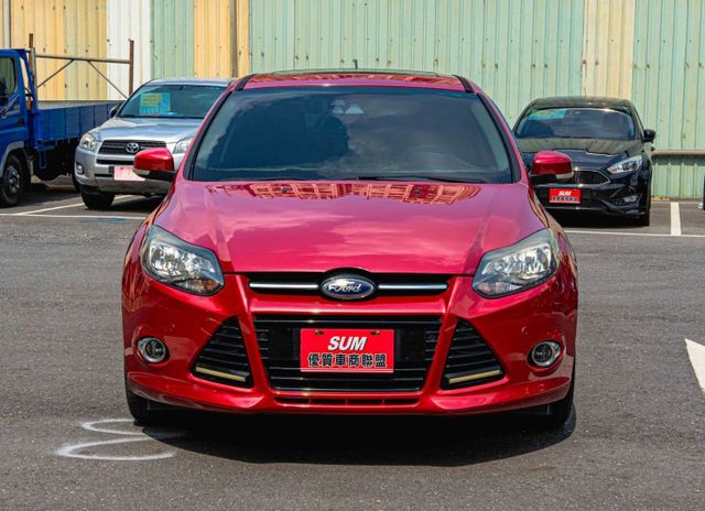 2015年 FOCUS 5D 2.0柴油頂級運動版 優質代步車 天窗 恆溫 定速 方向盤快控鍵 僅跑9萬多公里 原廠保養  第2張相片