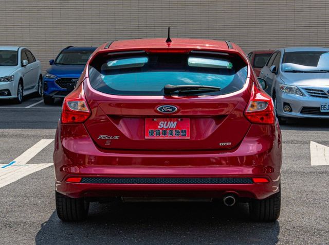 2015年 FOCUS 5D 2.0柴油頂級運動版 優質代步車 天窗 恆溫 定速 方向盤快控鍵 僅跑9萬多公里 原廠保養  第3張相片