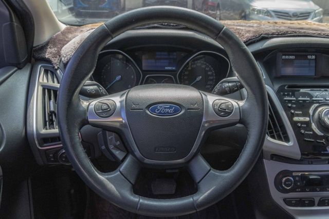 2015年 FOCUS 5D 2.0柴油頂級運動版 優質代步車 天窗 恆溫 定速 方向盤快控鍵 僅跑9萬多公里 原廠保養  第11張相片