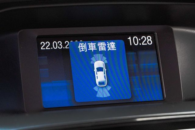 2015年 FOCUS 5D 2.0柴油頂級運動版 優質代步車 天窗 恆溫 定速 方向盤快控鍵 僅跑9萬多公里 原廠保養  第19張相片
