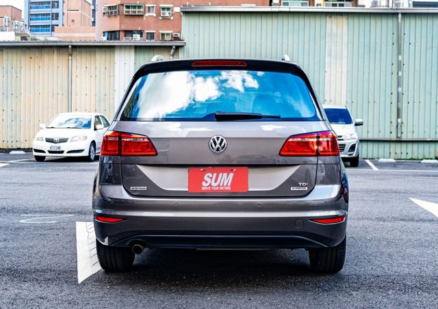2016年式 280 TDI Comfort Line版 歐係操駕 倒車顯影 加裝地圖導航 後座出風口 僅跑12萬公里  第3張相片