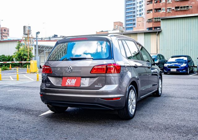 2016年式 280 TDI Comfort Line版 歐係操駕 倒車顯影 加裝地圖導航 後座出風口 僅跑12萬公里  第4張相片