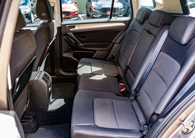 2016年式 280 TDI Comfort Line版 歐係操駕 倒車顯影 加裝地圖導航 後座出風口 僅跑12萬公里  第7張相片