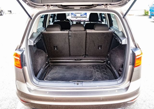 2016年式 280 TDI Comfort Line版 歐係操駕 倒車顯影 加裝地圖導航 後座出風口 僅跑12萬公里  第8張相片