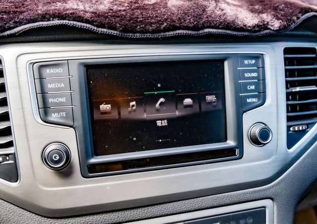 2016年式 280 TDI Comfort Line版 歐係操駕 倒車顯影 加裝地圖導航 後座出風口 僅跑12萬公里  第13張相片