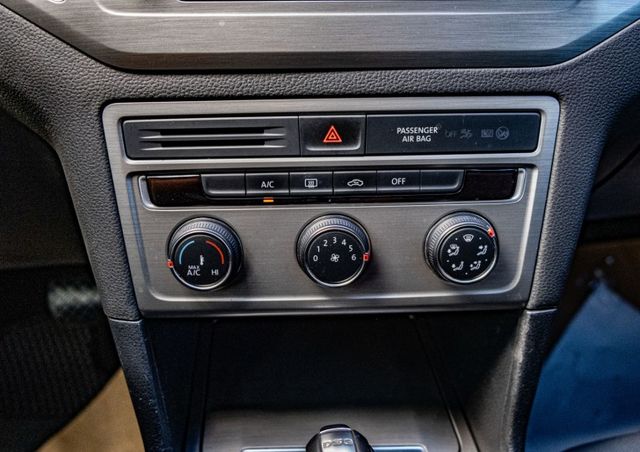 2016年式 280 TDI Comfort Line版 歐係操駕 倒車顯影 加裝地圖導航 後座出風口 僅跑12萬公里  第14張相片
