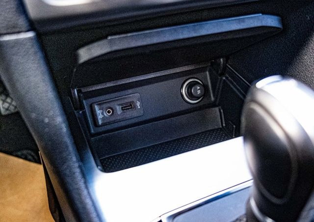 2016年式 280 TDI Comfort Line版 歐係操駕 倒車顯影 加裝地圖導航 後座出風口 僅跑12萬公里  第15張相片