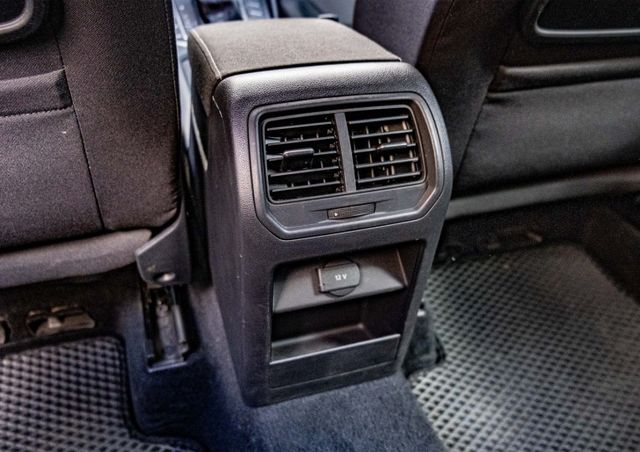 2016年式 280 TDI Comfort Line版 歐係操駕 倒車顯影 加裝地圖導航 後座出風口 僅跑12萬公里  第19張相片