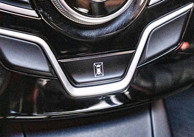 1.8魅力版 配備齊全 無負擔入手 天窗 環景 車前雙側防撞監測 換檔撥片 定速 智慧型3D影像輔助  第14張相片
