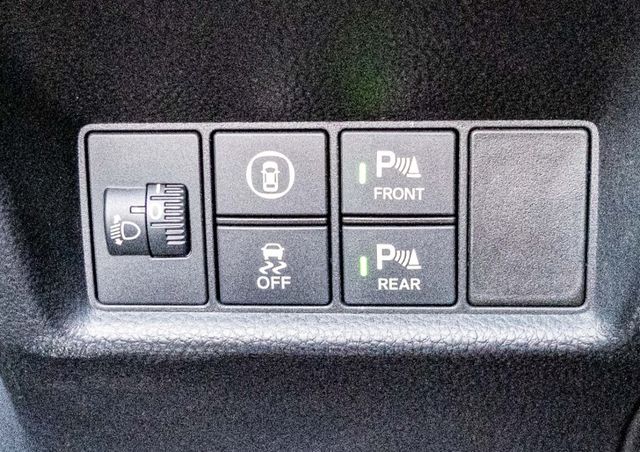 e:HEV油電版 優質小車 市區穿梭 好停車 I-KEY 盲點偵測 ACC跟車 行人警示 車道維持 僅跑1萬多  第17張相片