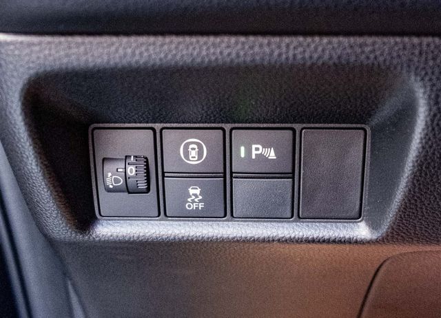 e:HEV油電版 年份新車況佳 油耗表現優異 I-KEY 盲點偵測 ACC跟車 行人警示 車道維持 原廠保固中  第19張相片