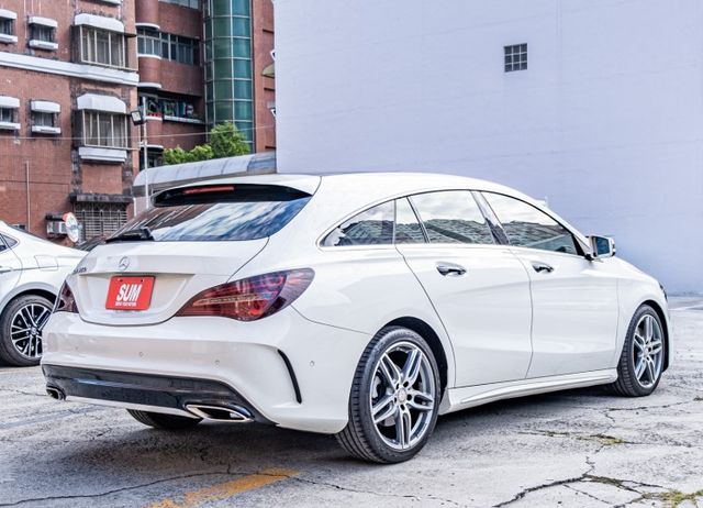 2017年式 小改款CLA250 Shooting Brake 雙前座電動椅 定速系統 倒車顯影 感應頭燈 僅跑11萬多  第4張相片