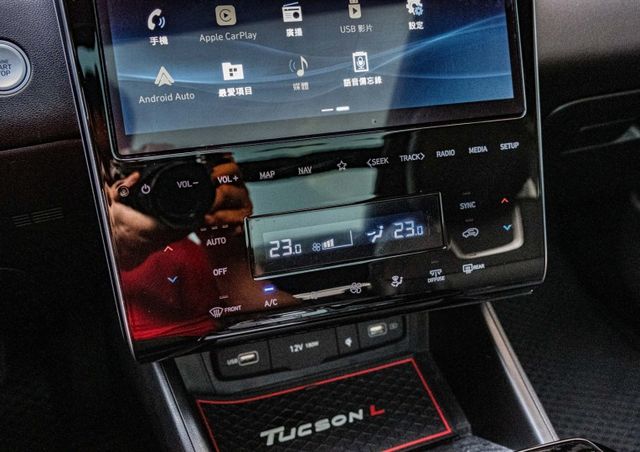 GLT-B版 全景天窗 電動尾門 駕駛座電動椅 原廠導航 倒車顯影 主動車距維持 原廠三年不限里程保固中  第15張相片