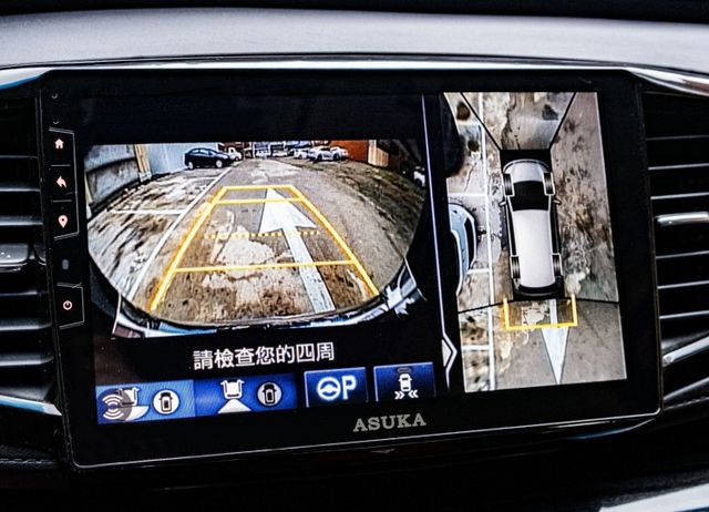 Apex頂級版 七人座 LED頭燈 盲點偵測 空力套件 電動天窗 雙電動滑門 環景影像 倒車顯影 雙區恆溫  第15張相片