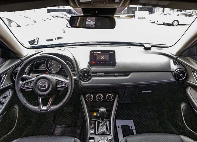 2019年式 旗艦版 SBS智慧型煞車 LED頭燈 全速域MRCC 倒車顯影 衛星導航 電子手剎車 僅跑6萬多  第6張相片