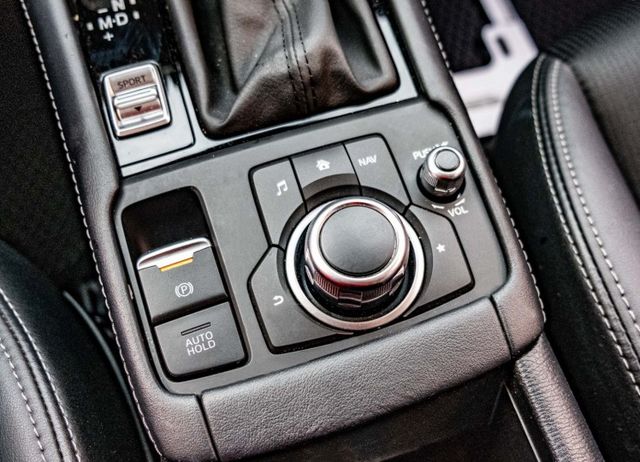 2019年式 旗艦版 SBS智慧型煞車 LED頭燈 全速域MRCC 倒車顯影 衛星導航 電子手剎車 僅跑6萬多  第17張相片