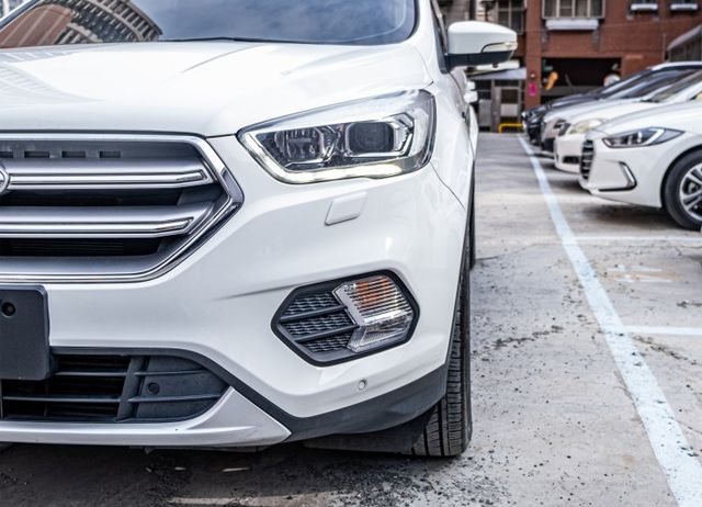 環景旗艦版 4WD 全景天窗 電動尾門 電動座椅 ACC跟車 盲點偵測 車道偏移警示 360環景系統 僅跑7萬多  第5張相片