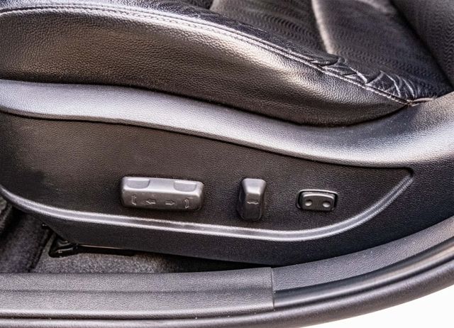 GLS旗艦版 天窗 全車空力套件 影音系統 倒車顯影 衛星導航 雙區恆溫空調 I-KEY 僅跑10萬公里 全車原版件  第18張相片