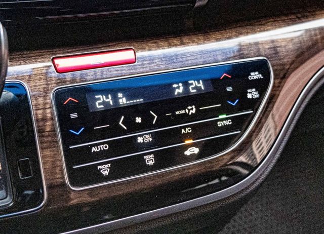 Apex頂級版 七人座 LED頭燈 盲點偵測 空力套件 電動天窗 雙側電動滑門 環景影像 倒車顯影  第16張相片