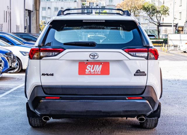 2022年領 躍野冒險版 4WD 運動化車頂架 電尾門 TSS2.0 衛星導航 360環景 運動化消光黑鋁圈 加高懸吊  第3張相片