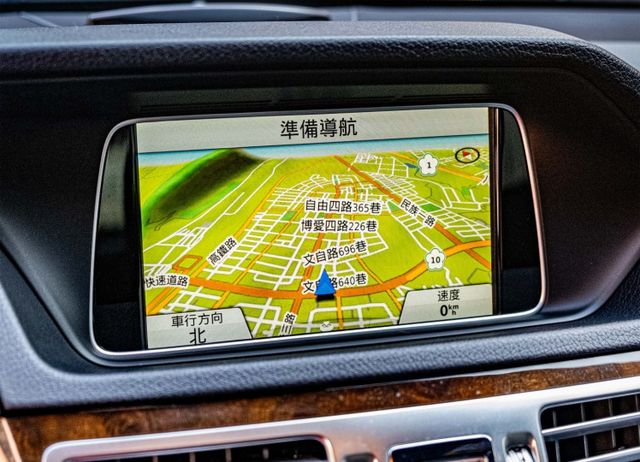 2016年領 ELEGANCE版 電動天窗 通風座椅 加熱座椅 豪華座椅 360環景 倒車顯影 電動尾門 僅跑8萬多  第13張相片